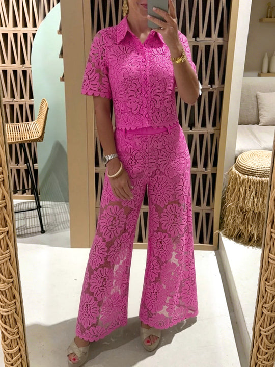 Damen nan elegante Spitzenkombination mit kurzärmeliger Hemdbluse, Muschelsaum und taillierter Palazzohose mit Bindegürtel R&B