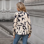 Damen Bluse mit modernem grafischen Design und V-Ausschnitt R&B