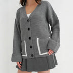 Damen Lässiger Strickcardigan mit tiefem V-Ausschnitt und praktischen Taschen R&B
