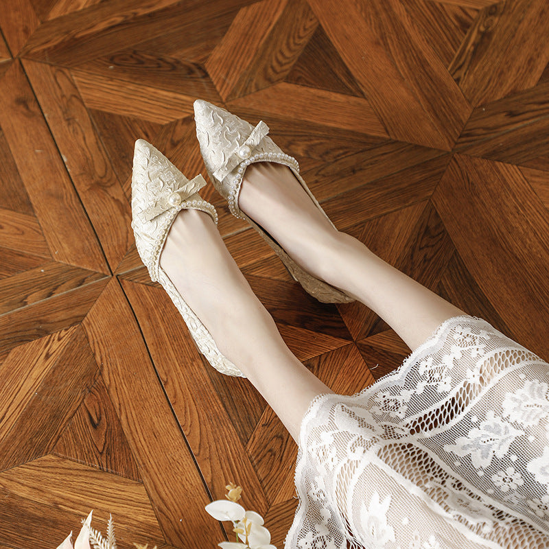 Damen elegante Pumps mit perlverziertem Riemen und komfortablem Blockabsatz