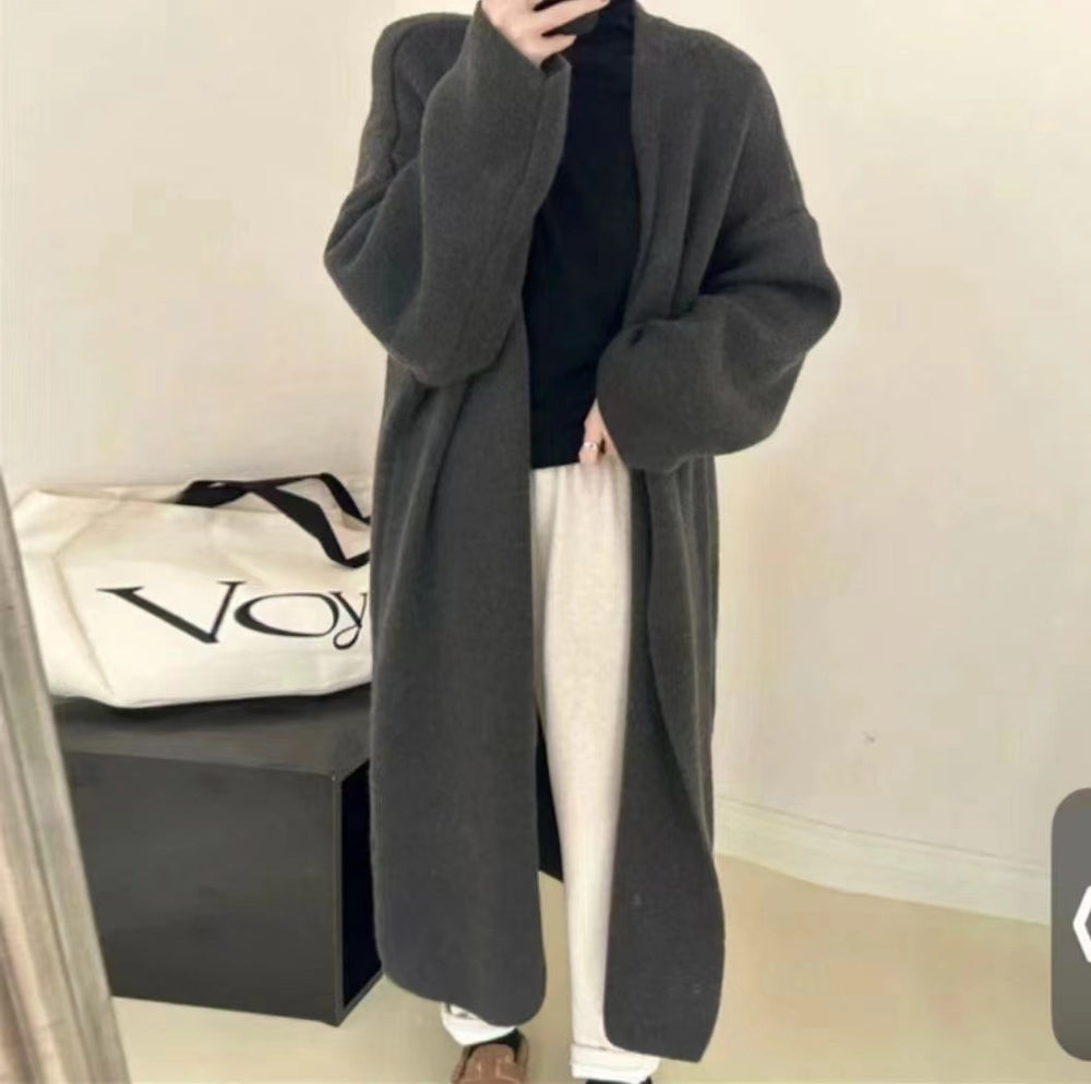 Damen Langer Wollmantel im minimalistischen Stil mit weitem Schnitt und eleganten Details R&B