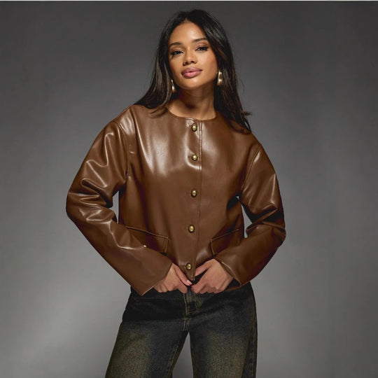 Damen Kunstlederjacke mit glänzendem Finish und dekorativen Knöpfen R&B