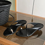 Damen Zehentrenner-Sandalen mit elegantem Riemendesign und modischem Schmuckdetail R&B