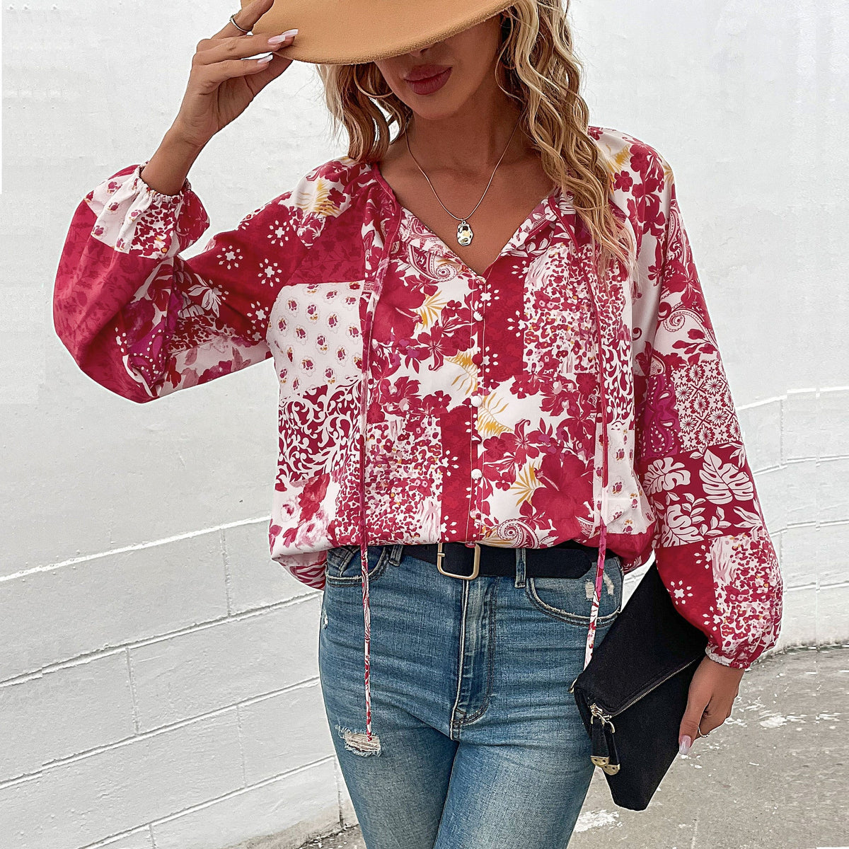 Damen Bluse mit floralem Design und modischer Knotenoptik