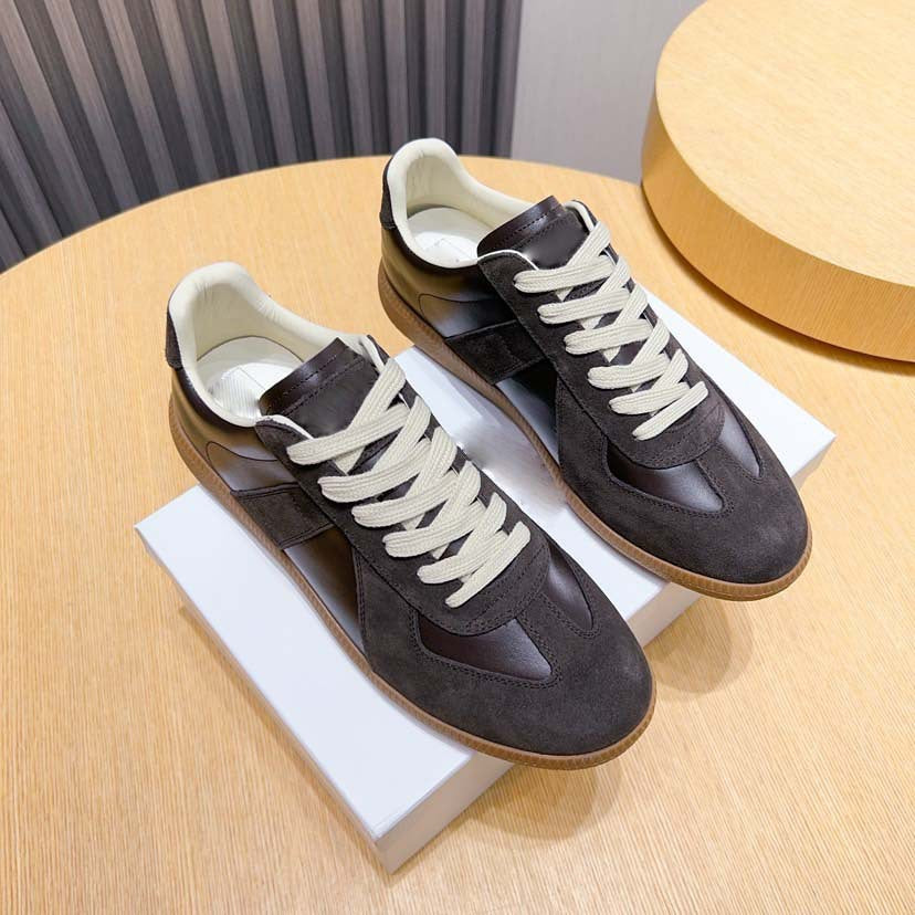 Damen modische Sneakers aus hochwertigem Wildleder mit sportlichem Akzent von R&B