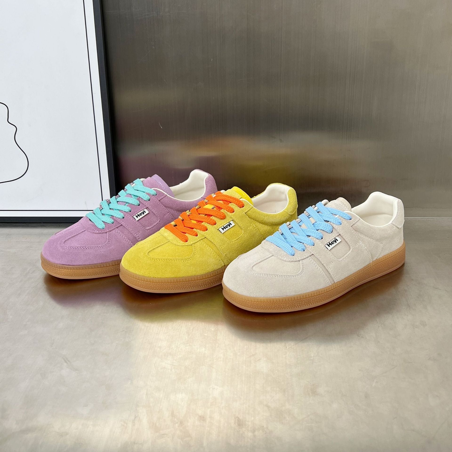 Damen Sportliche Sneaker aus weichem Wildleder mit modischem Schnürdesign R&B