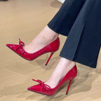 Damen elegante Pumps mit dekorativer Schleifenapplikation und hochglänzendem Finish R&B