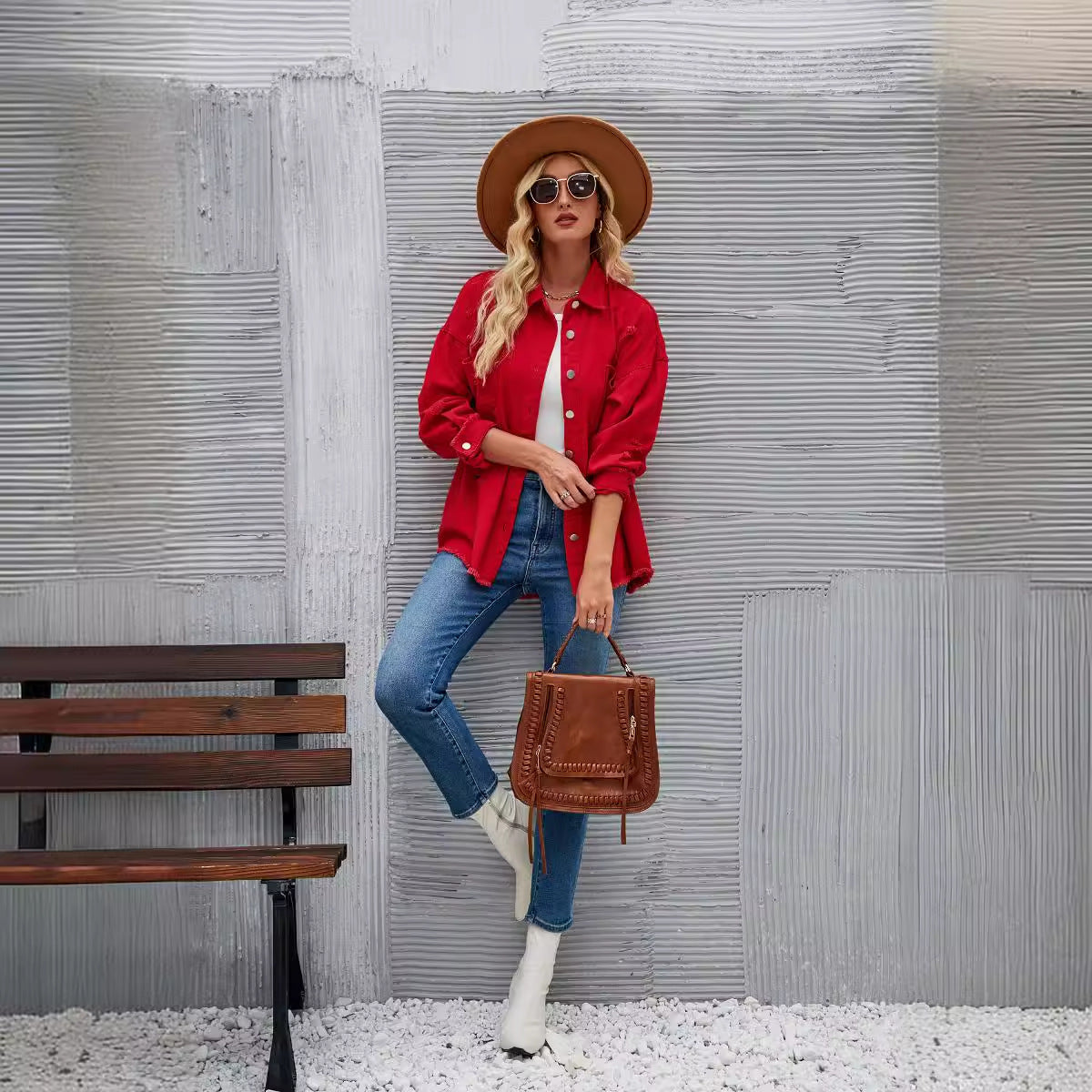 Damen Oversized Denim Jacke mit fransigen Details und Knopfleiste R&B