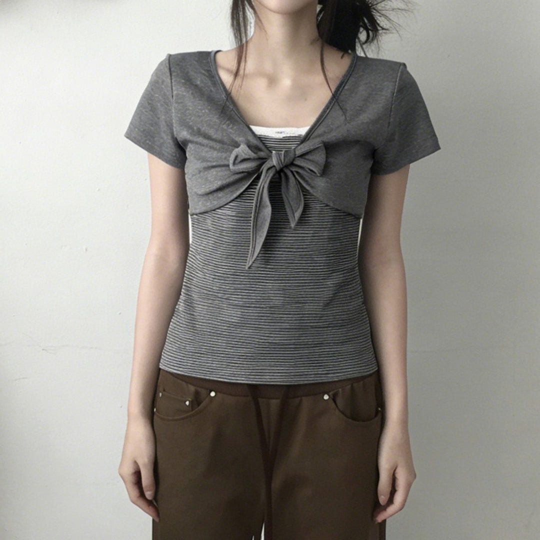 Damen kurzes T-Shirt mit Knoten-Detail und gestreiftem Design R&B