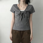 Damen kurzes T-Shirt mit Knoten-Detail und gestreiftem Design R&B