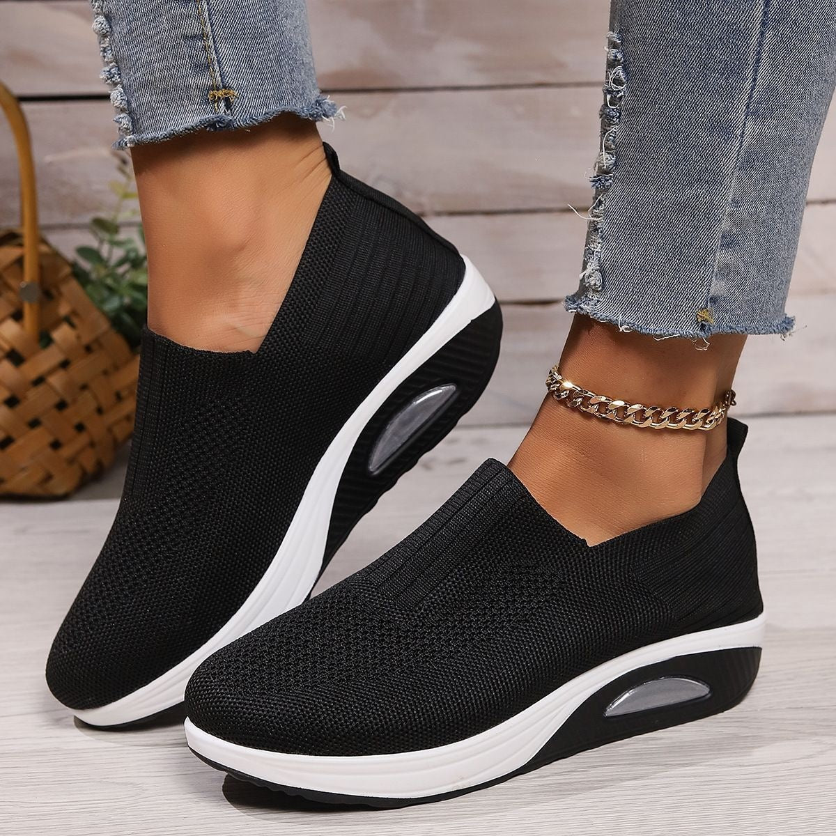 Damen Sportliche Slip-On Sneakers mit atmungsaktiver Strickoberfläche R&B