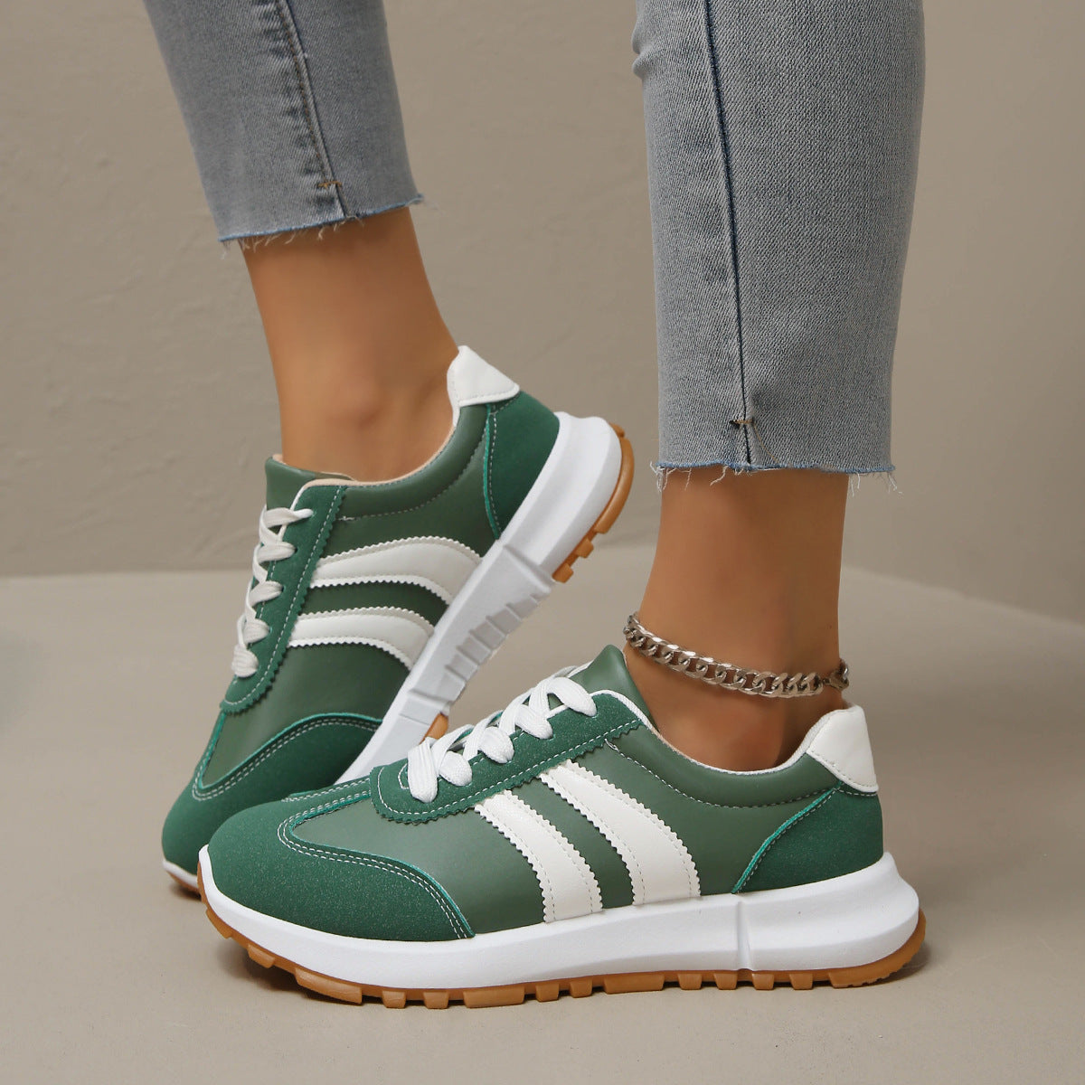 Damen Freizeitsneaker mit atmungsaktiver Oberflächenstruktur und rutschfester Sohle R&B