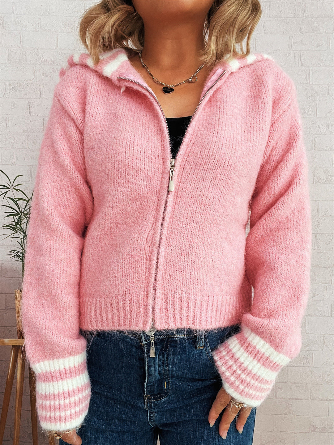 Damen kuschelige Strickjacke mit stilvollem Reißverschluss und modischen Streifen R&B