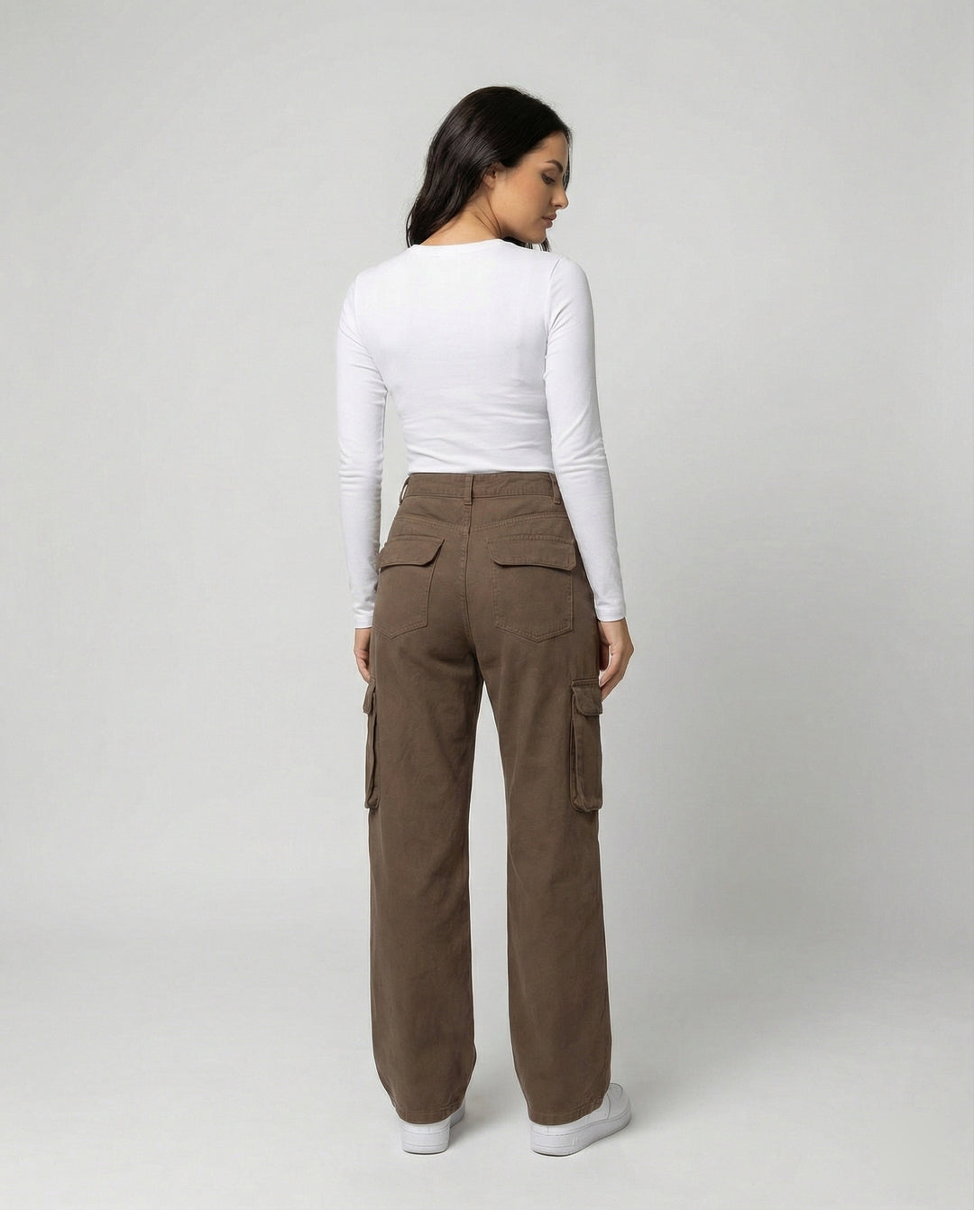 Damen tiefer geschnittene Workwear-Cargohose mit extra weitem Bein, überlappenden Klappfächern und Knieabsteppungen R&B