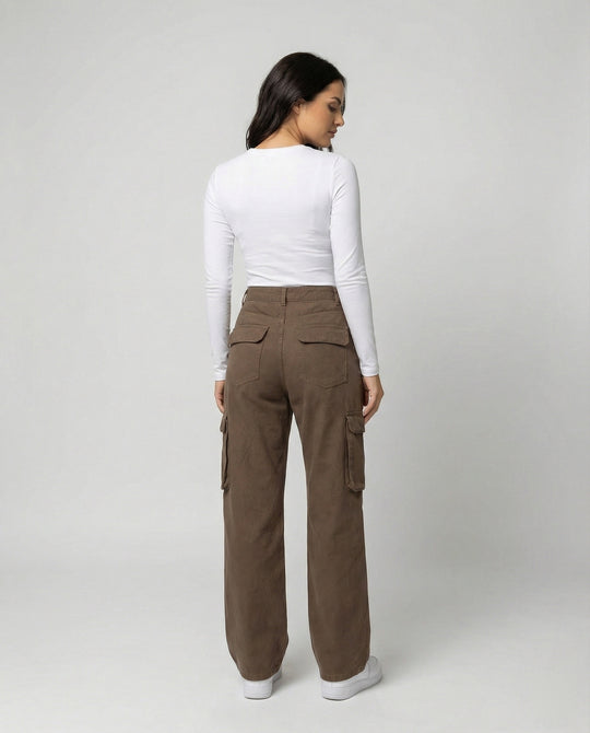 Damen tiefer geschnittene Workwear-Cargohose mit extra weitem Bein, überlappenden Klappfächern und Knieabsteppungen R&B