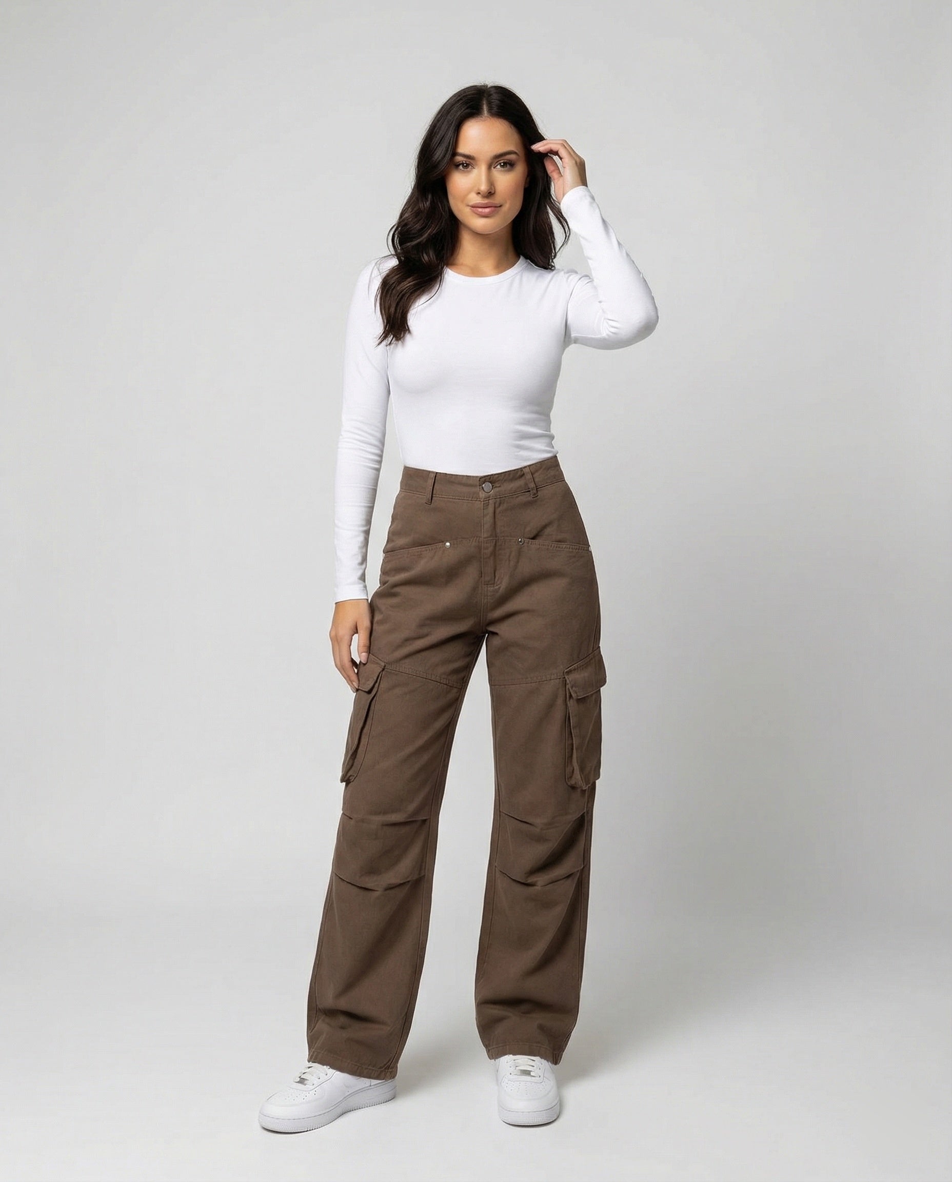 Damen tiefer geschnittene Workwear-Cargohose mit extra weitem Bein, überlappenden Klappfächern und Knieabsteppungen R&B