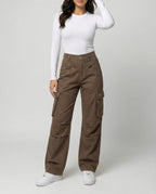 Damen tiefer geschnittene Workwear-Cargohose mit extra weitem Bein, überlappenden Klappfächern und Knieabsteppungen R&B