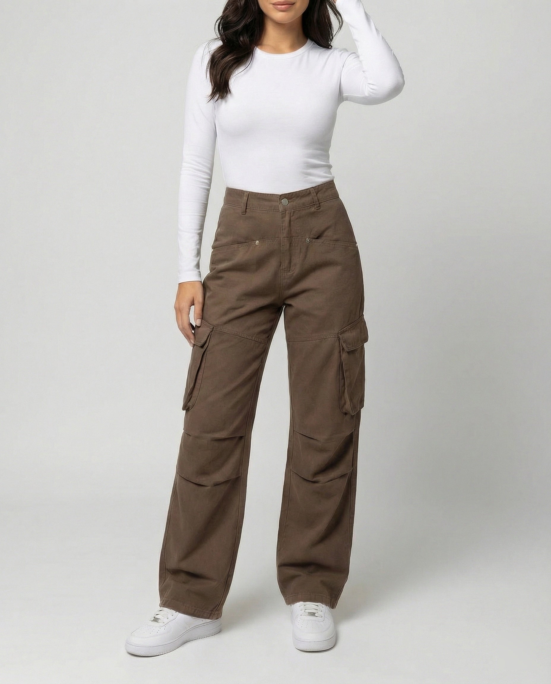 Damen tiefer geschnittene Workwear-Cargohose mit extra weitem Bein, überlappenden Klappfächern und Knieabsteppungen R&B