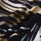 Damen Kurzarmhemd mit modernem abstraktem Design
