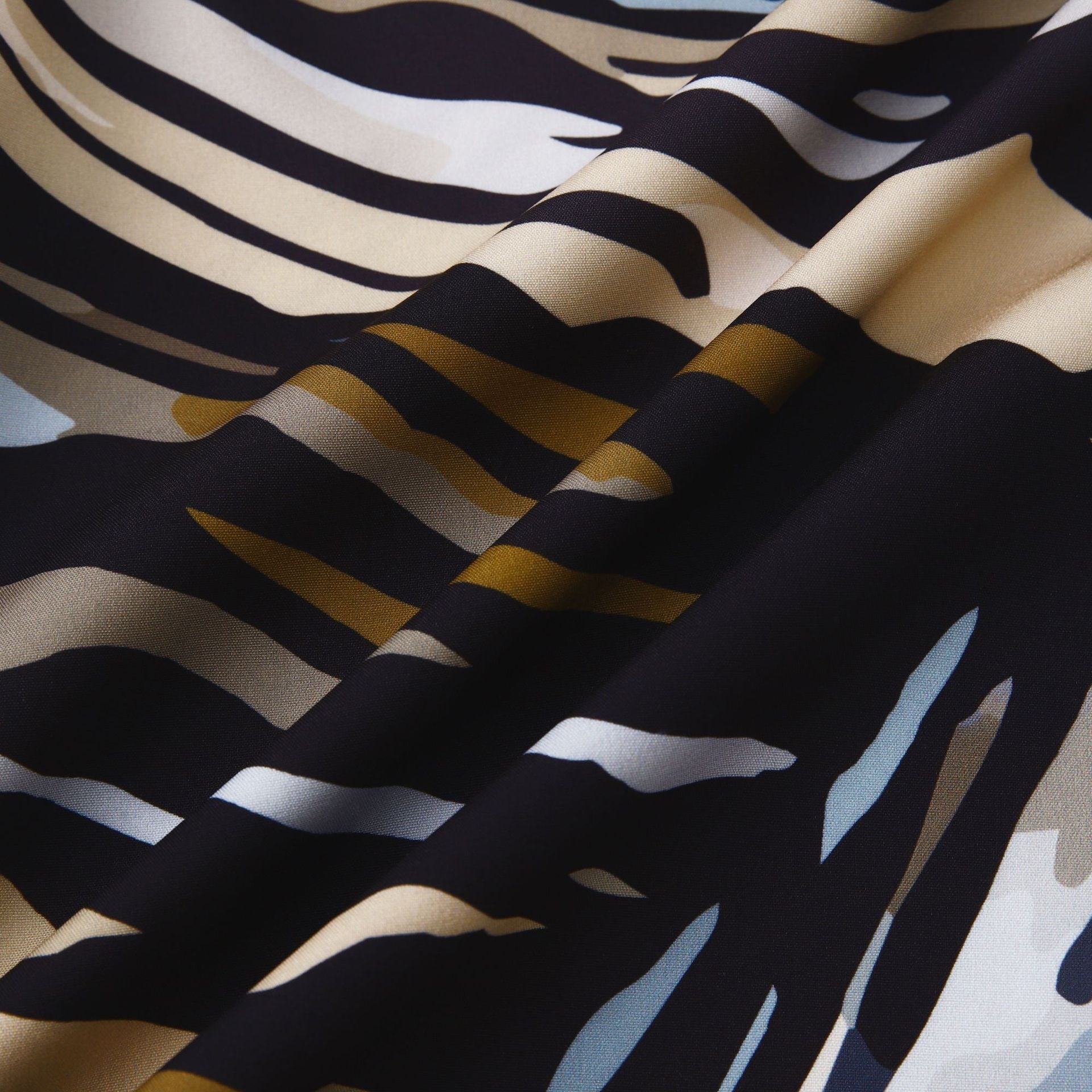 Damen Kurzarmhemd mit modernem abstraktem Design