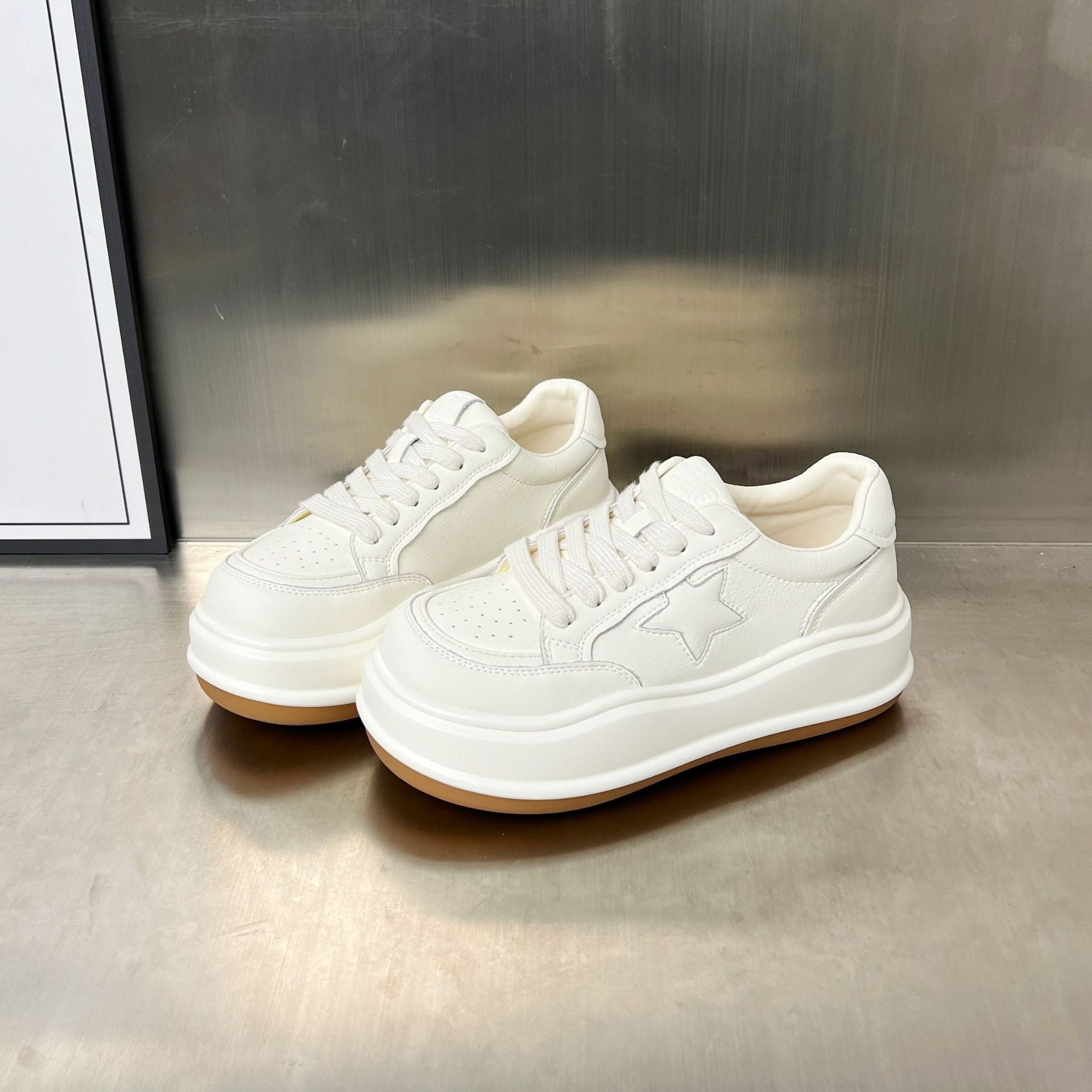 Damen Sportliche Sneaker mit erhöhter Sohle und modischem Sternenzier R&B