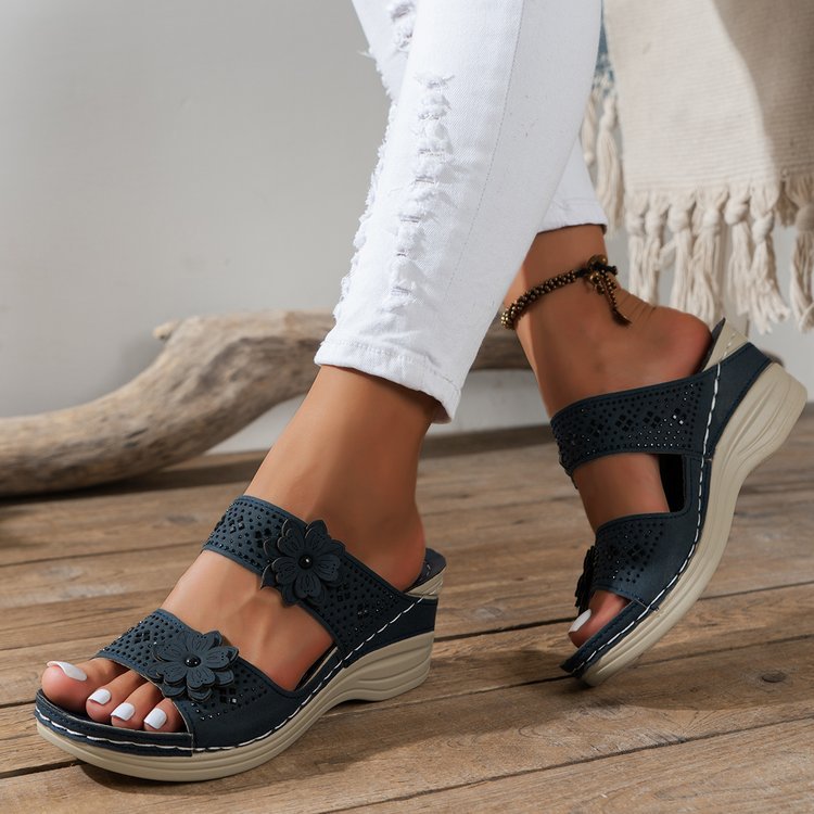Damen Elegante Freizeitsandalen mit floralen Akzenten R&B