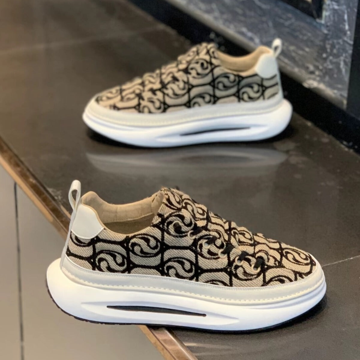 Damen Sneaker mit einzigartigem Textildesign R&B
