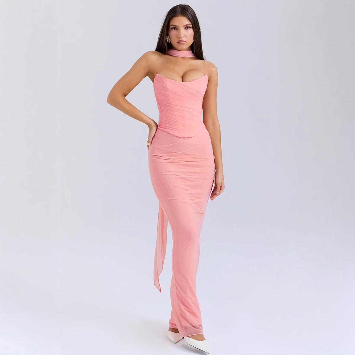 Damen Elegantes Couture-Maxikleid mit schulterfreiem Design und raffinierten Drapierungen R&B