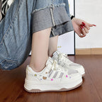 Damen modische Sneakers mit einzigartigen Verzierungen und komfortabler Dämpfung R&B