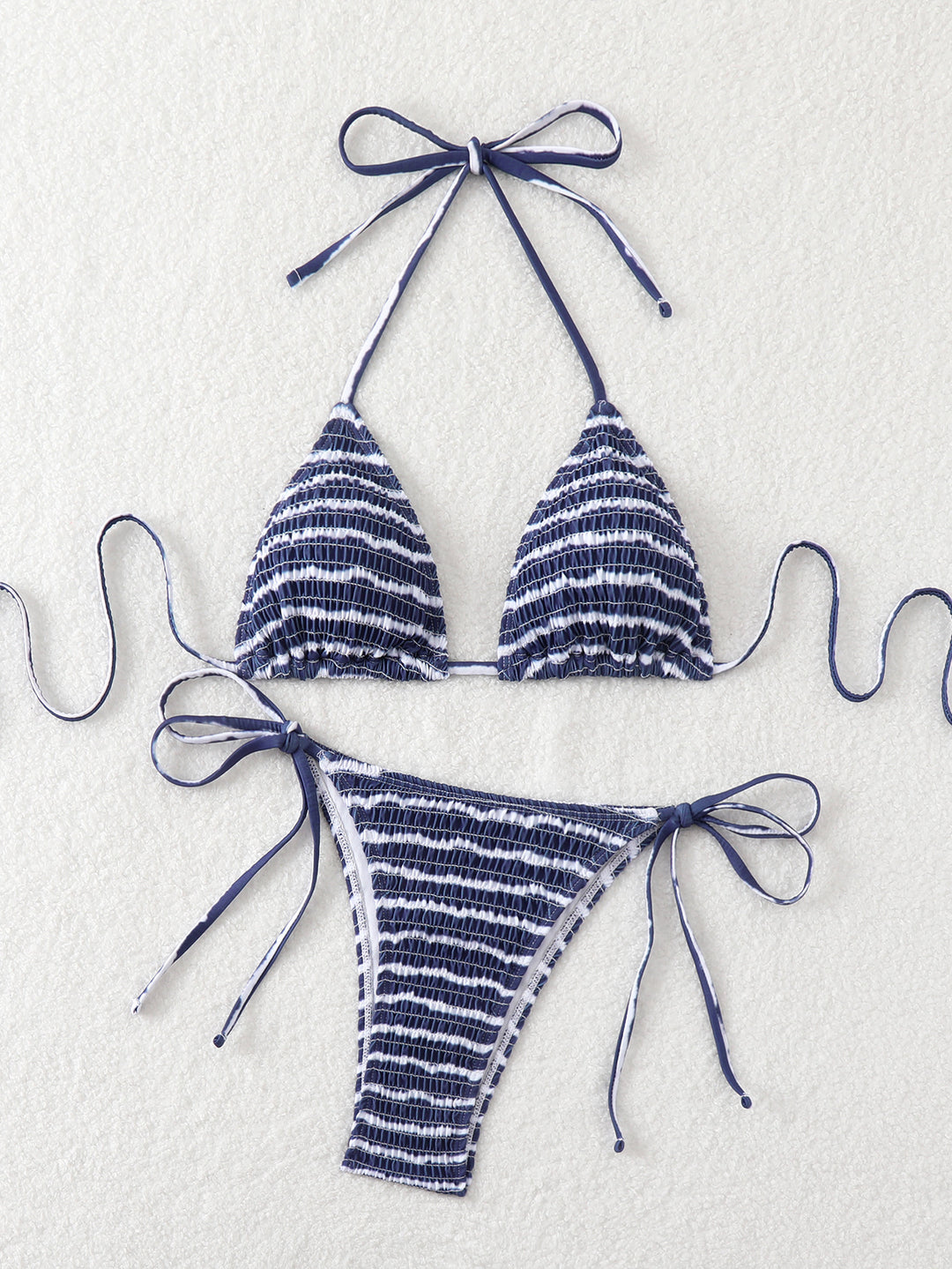 Damen Triangel-Bikini mit feinem Streifenmuster und raffinierten Bindebändern R&B