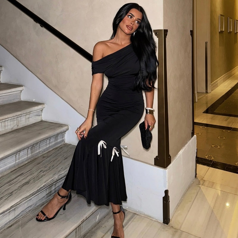 Damen Elegantes Maxikleid mit asymmetrischem One-Shoulder Design und verspielten Rüschendetails R&B