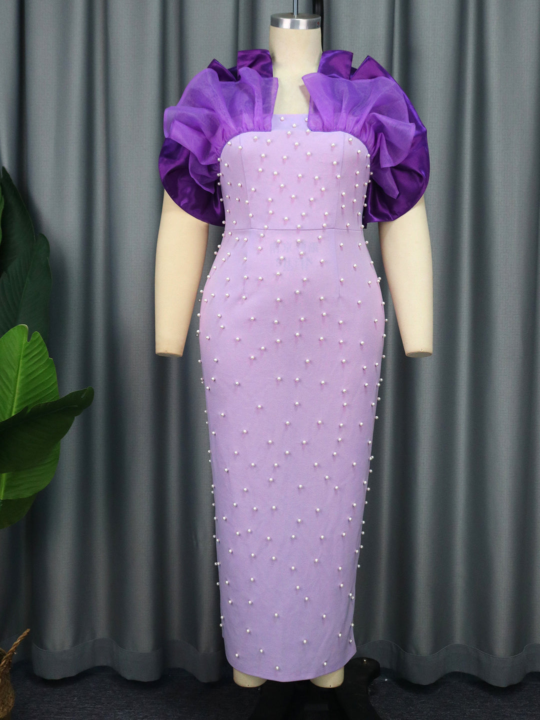 Damen Figurbetontes Abendkleid mit dramatischen Puffärmeln und Perlenakzenten R&B