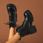 Damen nan robuste Schnür-Bikerboots mit Ziernietriemen, seitlichem Reißverschluss und profilierter Plateausohle R&B