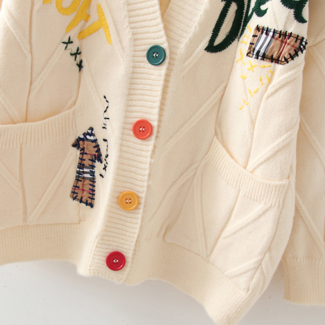 Damen Gemusterter Strickcardigan mit einzigartigen Stickmotiven und bunten Knöpfen R&B