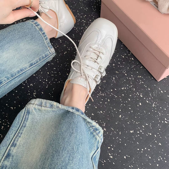 Damen modische Sneakers mit dekorativen Riemen und weichem Innenfutter R&B