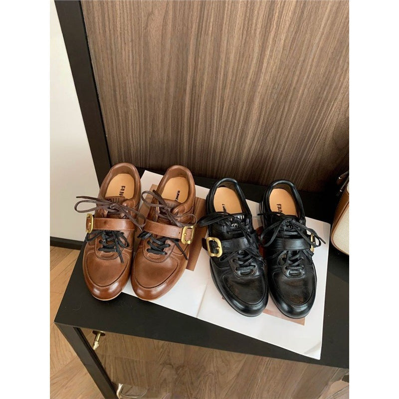 Damen sportliche Sneakers mit innovativem Schnürsystem und modischem Buckle-Riemen R&B