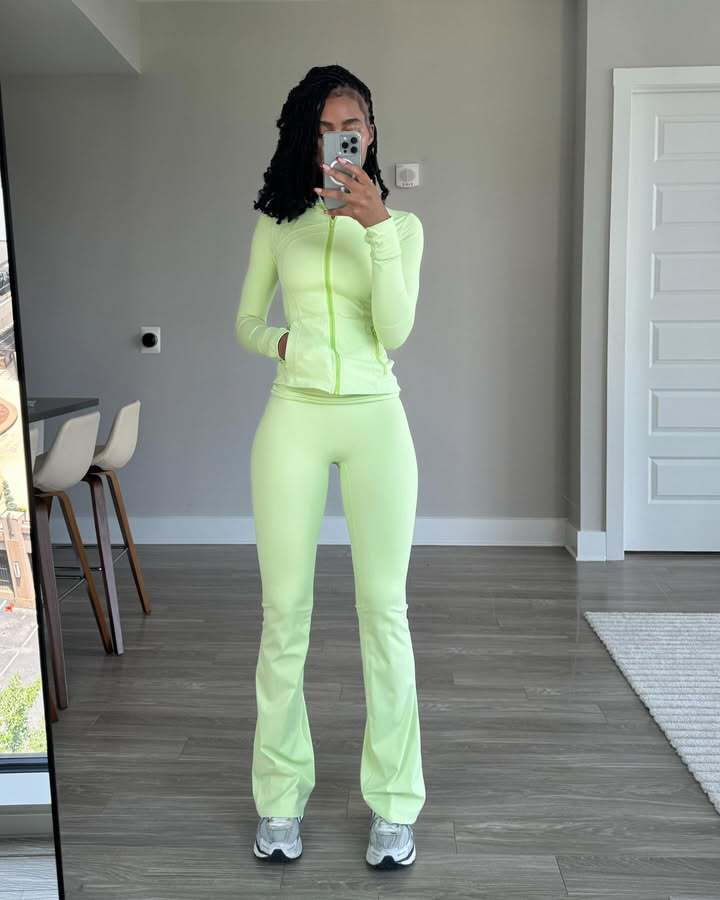 Damen Sportliches Fitness-Outfit mit enganliegendem Langarm-Oberteil und weiten Sporthosen R&B