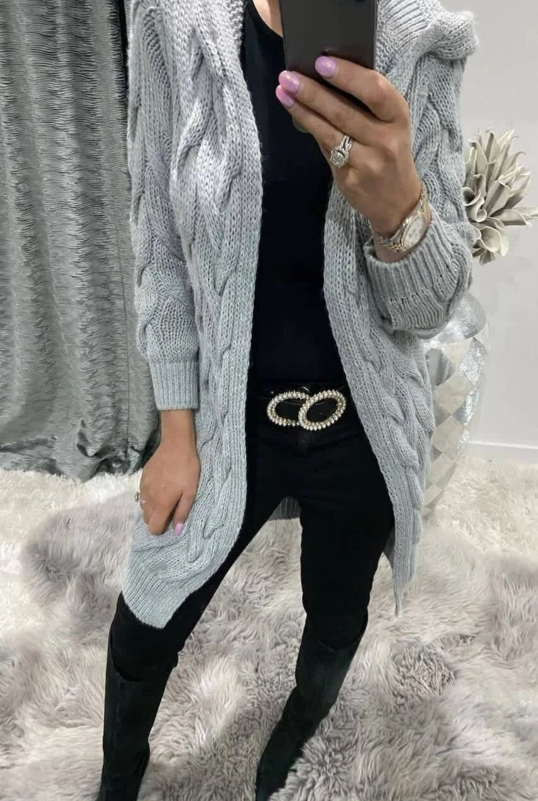 Damen Grobstrickjacke mit elegantem Zopfmuster und praktischer Kapuze R&B
