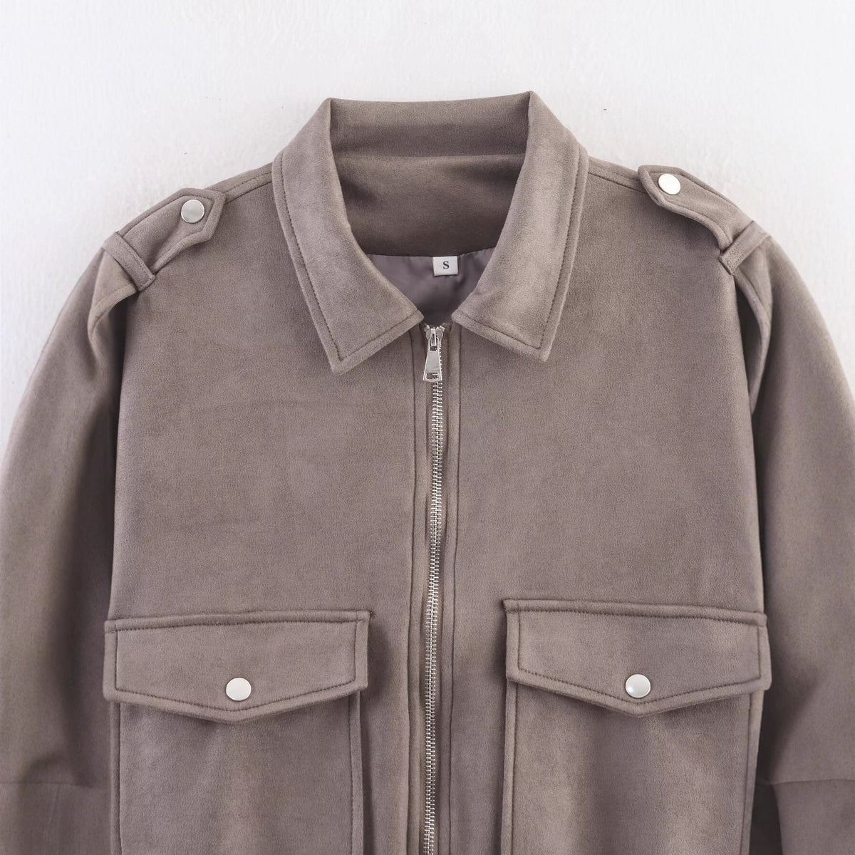 Damen trendige Oversized-Cordjacke mit praktischen Taschen und modischen Schulterdetails R&B