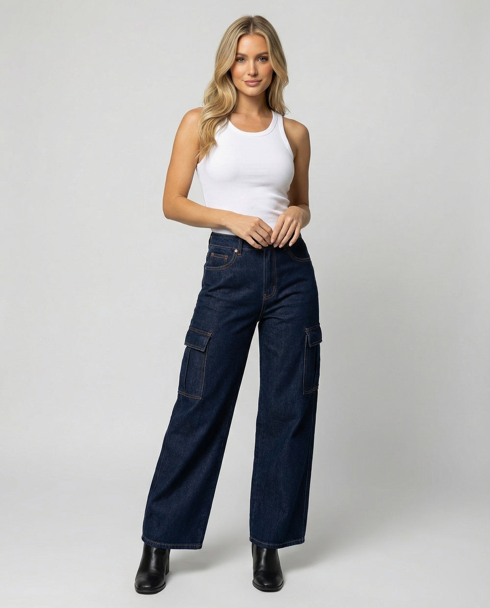 Damen nan hohes Taillen-Jeansmodell im Baggy-Palazzo-Schnitt mit Cargo-Klappentasche und formgebenden Abnähern R&B
