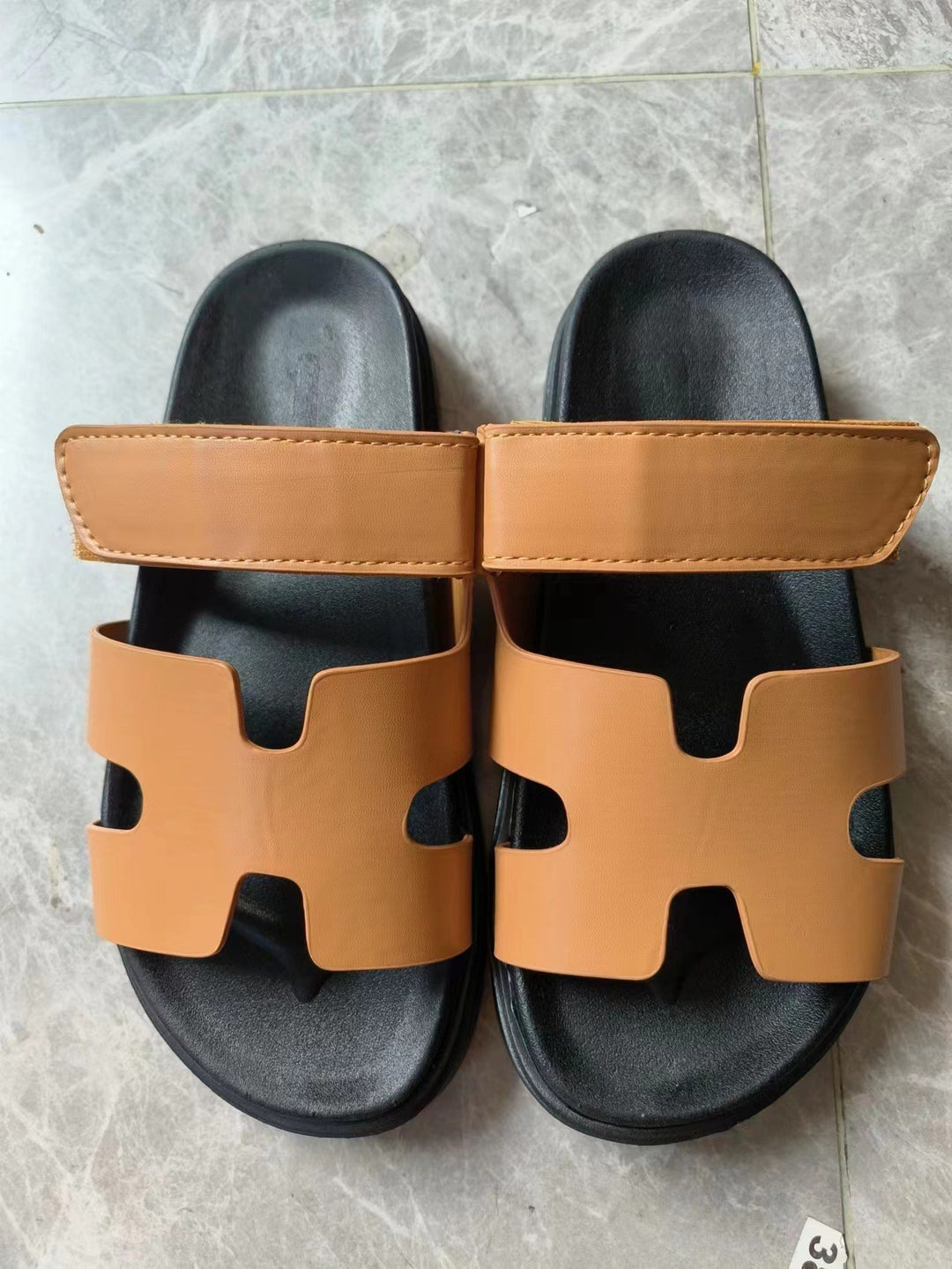 Damen Bequeme Sommer-Pantoletten mit ergonomischem Fußbett und modischen Riemen R&B