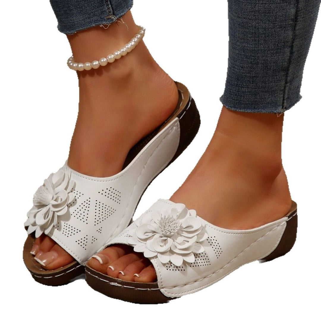 Damen Plateausandalen mit elegantem Blumenakzent und bequemer Fußbettung R&B