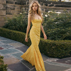 Damen Langflussendes Kleid mit stilvollen Blumenapplikationen R&B