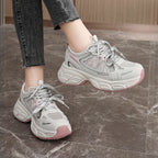Damen moderne Laufsneaker mit atmungsaktiver Mesh-Oberfläche und dämpfender Sohle R&B
