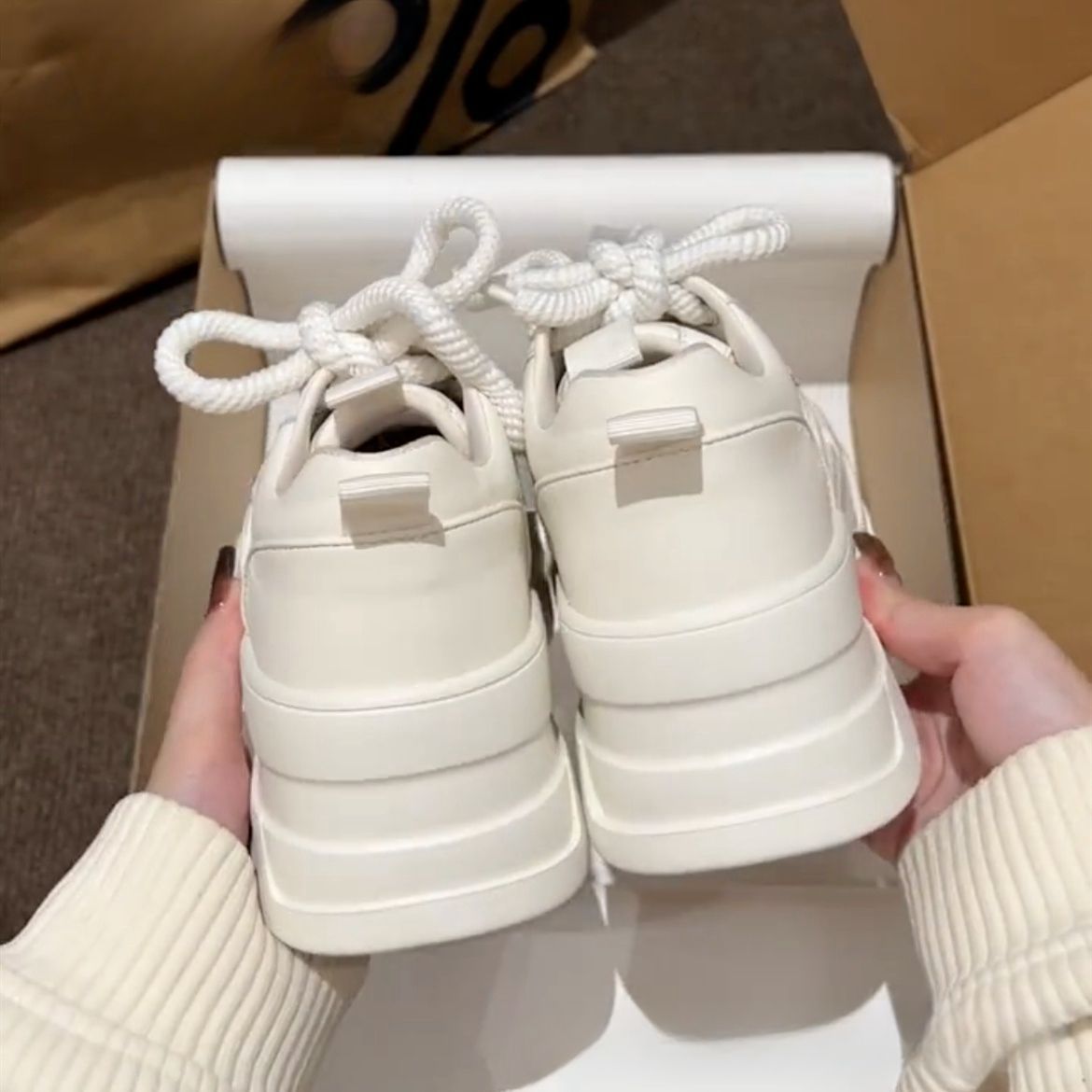 Damen Modische Sneaker mit dicker Profilsohle und elastischen Schnürsenkeln R&B