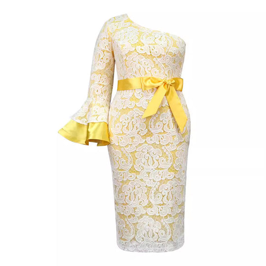 Damen Spitzenkleid mit asymmetrischem Schnitt und eleganten Volantärmeln R&B