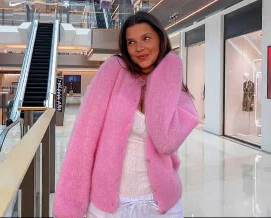 Damen Kuschelige Strickjacke mit oversized Passform und Knopfdetails R&B