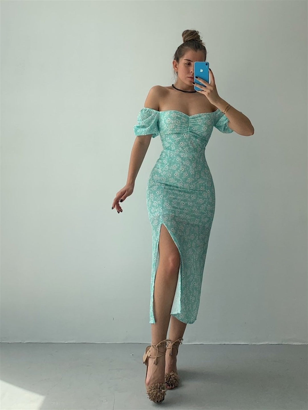 Damen Maxikleid mit schulterfreiem Design und floralem Druck R&B