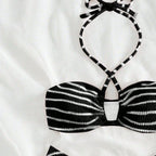 Damen Bandeau-Bikini mit verspieltem Schnitt und trendigen Bindändern