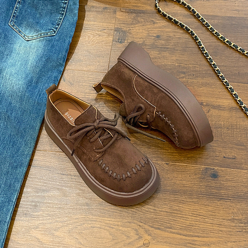 Damen Komfortable Plateau-Schnürschuhe mit gestickten Akzenten